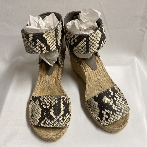 VINCE Sophie Snake Embossed Espadrille Ankle Strap Wedges Tan Size 7 - Picture 2 of 7